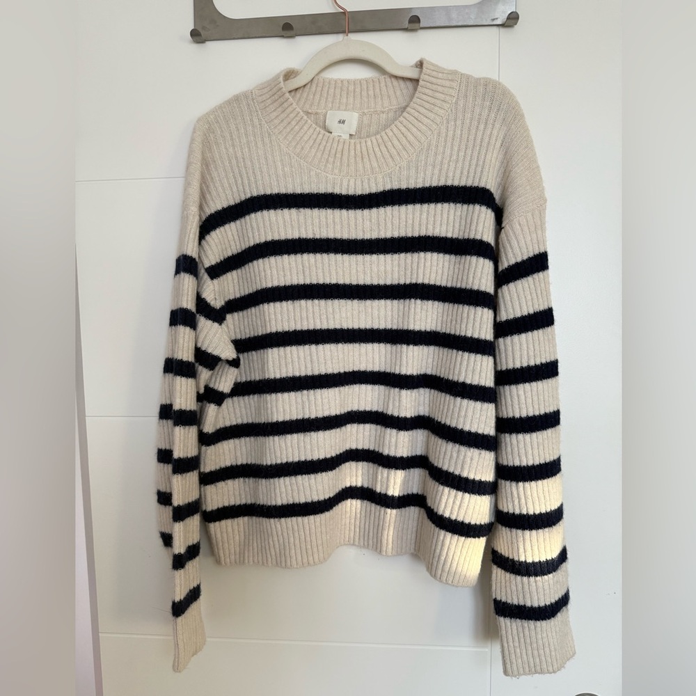 ✨ For Sale: H&M Striped Ribbed Sweater - Size Large ✨